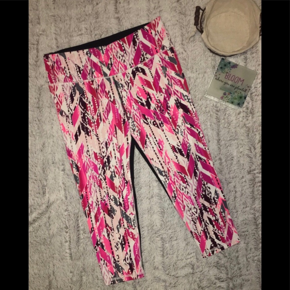🌸Victoria Secret🌸 Size Large Crop Leggings💓